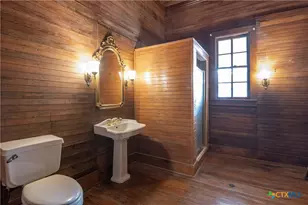 832 E Court St, Seguin, TX 78155 - Photo 6