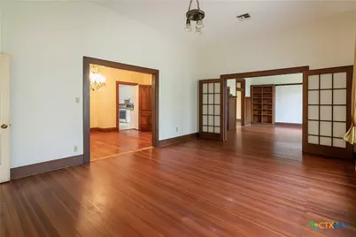 832 E Court Street, Seguin, TX 78155 - Photo 12