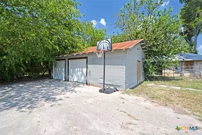 365 E Faust, New Braunfels, TX 78130 - Photo 22