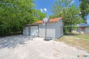 365 E Faust, New Braunfels, TX 78130 - Photo 22