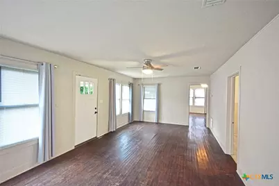 365 E Faust, New Braunfels, TX 78130 - Photo 4