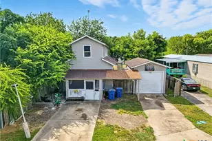 206 Cheeves Ave, Port Lavaca, TX 77979 - Photo 2
