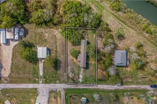 112 E Toledo St, Seadrift, TX 77983 - Photo 4