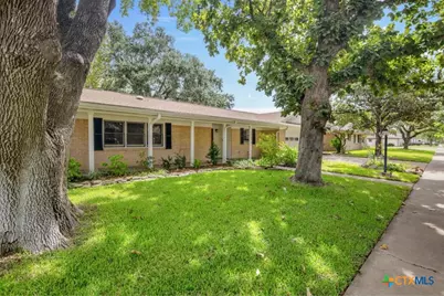 104 Warwick Glen Street, Victoria, TX 77904 - Photo 6