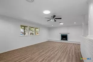 104 Warwick Glen St, Victoria, TX 77904 - Photo 10