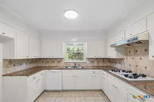 104 Warwick Glen St, Victoria, TX 77904 - Photo 14