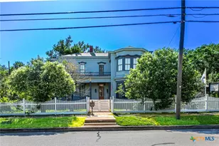 702 N Penelope St, Belton, TX 76513 - Photo 2