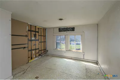 908 Campbell Street, Lampasas, TX 76550 - Photo 12