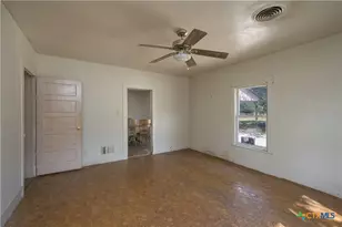 908 Campbell St, Lampasas, TX 76550 - Photo 6