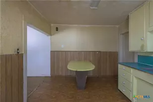 908 Campbell St, Lampasas, TX 76550 - Photo 8