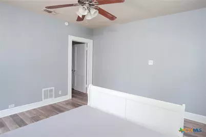 921 S 11th Street, Temple, TX 76504 - Photo 14