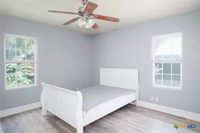 921 S 11th Street, Temple, TX 76504 - Photo 12