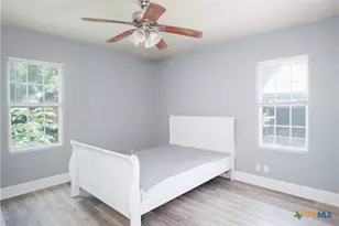 921 S 11th St, Temple, TX 76504 - Photo 12