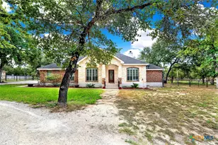 162 Champions Blvd, La Vernia, TX 78121 - Photo 2