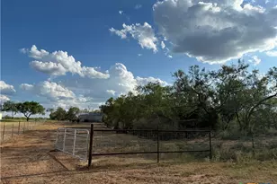 421 Zion Hill Rd, Seguin, TX 78155 - Photo 4