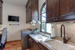 208 Creekridge Dr, Victoria, TX 77904 - Photo 12