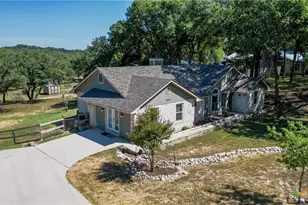 415 Lazy Ln, San Marcos, TX 78666 - Photo 6