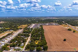 1308 Bert St, Seguin, TX 78155 - Photo 4