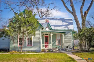 633 S Castell Ave, New Braunfels, TX 78130 - Photo 1