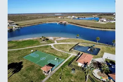 263 W Burgundy, Port O'Connor, TX 77982 - Photo 6
