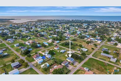 1106 W Jefferson Avenue, Port O'Connor, TX 77982 - Photo 2