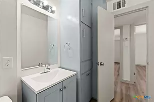 2109 W Avenue B, Temple, TX 76504 - Photo 12