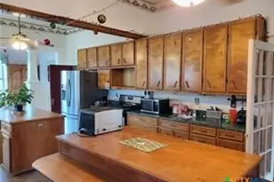 422 W North Main St, Flatonia, TX 78941 - Photo 4