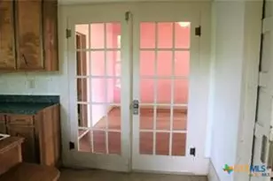 422 W North Main St, Flatonia, TX 78941 - Photo 8