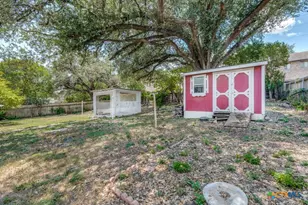 663 Lockener Ave, New Braunfels, TX 78130 - Photo 6