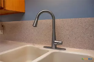 1112 W Dallas Ave, Seadrift, TX 77983 - Photo 30