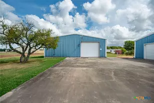 1112 W Dallas Ave, Seadrift, TX 77983 - Photo 4