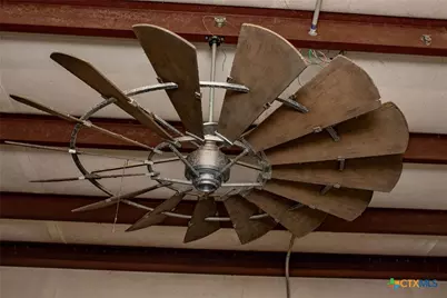 1112 W Dallas Avenue, Seadrift, TX 77983 - Photo 18