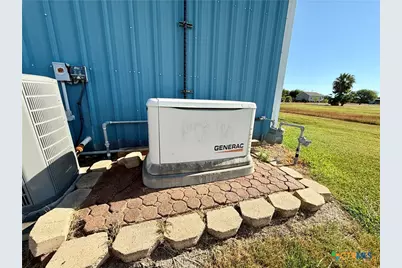 1112 W Dallas Avenue, Seadrift, TX 77983 - Photo 8