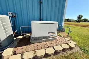 1112 W Dallas Ave, Seadrift, TX 77983 - Photo 8