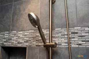 1112 W Dallas Ave, Seadrift, TX 77983 - Photo 36