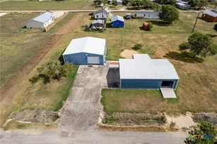 1112 W Dallas Ave, Seadrift, TX 77983 - Photo 10