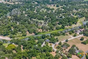 8 E Hampton Dr, Seguin, TX 78155 - Photo 6