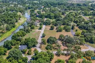 8 E Hampton Dr, Seguin, TX 78155 - Photo 2