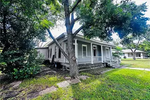 608 Coke St, Yoakum, TX 77995 - Photo 22