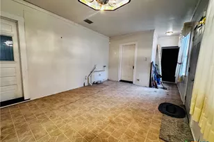 608 Coke St, Yoakum, TX 77995 - Photo 20