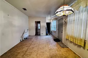 608 Coke St, Yoakum, TX 77995 - Photo 14