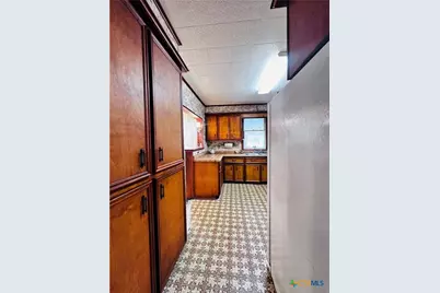 608 Coke Street, Yoakum, TX 77995 - Photo 12