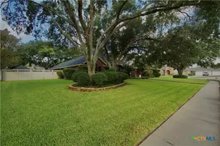 106 Bloomingdale Cir, Victoria, TX 77904 - Photo 2