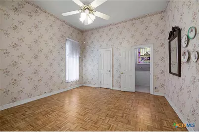 633 S Castell Avenue, New Braunfels, TX 78130 - Photo 14