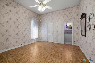 633 S Castell Ave, New Braunfels, TX 78130 - Photo 14