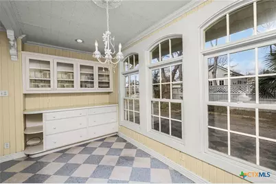 633 S Castell Avenue, New Braunfels, TX 78130 - Photo 28