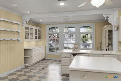 633 S Castell Avenue, New Braunfels, TX 78130 - Photo 34