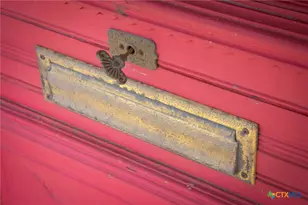 633 S Castell Ave, New Braunfels, TX 78130 - Photo 6