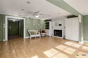 633 S Castell Ave, New Braunfels, TX 78130 - Photo 20