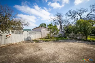 633 S Castell Avenue, New Braunfels, TX 78130 - Photo 38